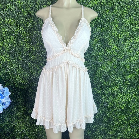 Ivory swiss dot romper nwt - Picture 3 of 13